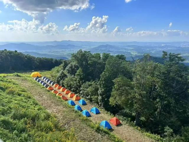 徒步21.4公里后，我们在内心深处找到了力量
