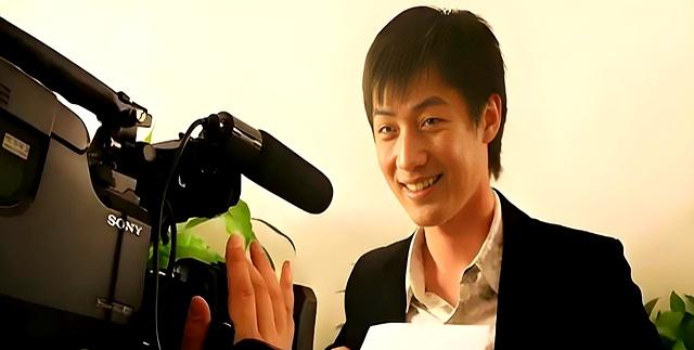 他被看作是康辉接班人，却总是在节目上深情流露，今家庭幸福圆满