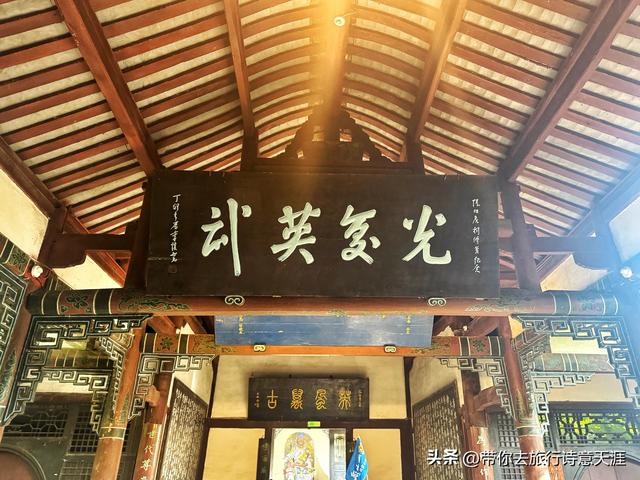 阆中古城的中天楼和张飞庙