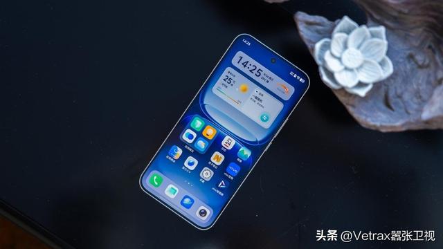 iQOO 15：以全能最强“光”，致玩家