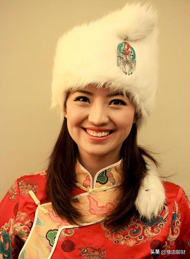 和撒贝宁同居四年，转身和富豪在一起，没想到如今却沦落至此