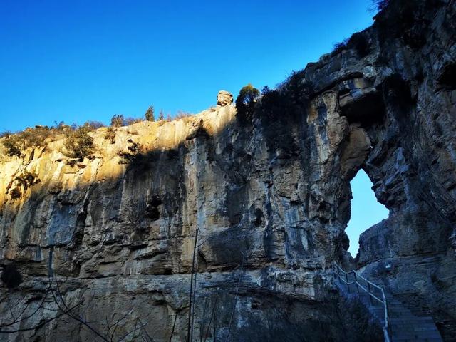 免费小众人还少：洛阳漏明崖，藏着北方小天坑与悬空寺