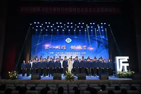 沈阳职业技术学院举行聘请“人民工匠”许振超担任“铸魂育人”导师暨“许振超工匠班”开班仪式图片