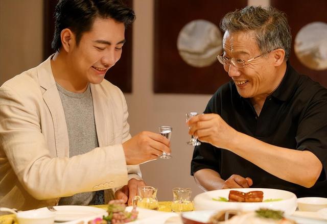 喝酒时为什么都要“干杯”？酒桌上的规矩有哪些？建议收藏！