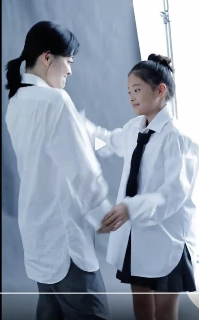 梅婷11岁女儿近照曝光，简直是妈妈翻版，连“卧蚕”都一模一样