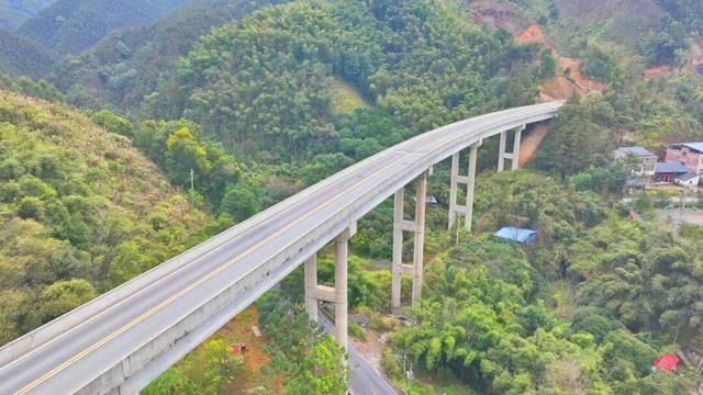 桂林这条公路通车！沿途串联田园风光、水库景致与古镇风情