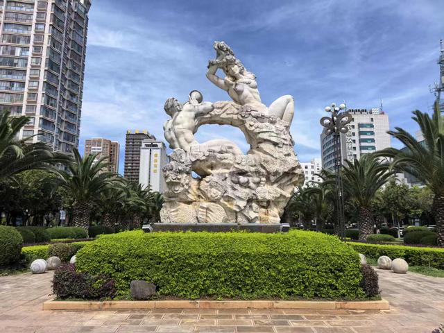 宽广宁静的大理明珠广场