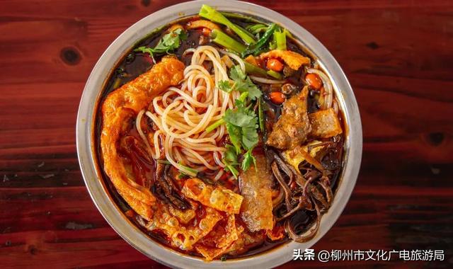 从“味道”到“潮流”，柳州螺蛳粉获《中国风物报告》权威推荐