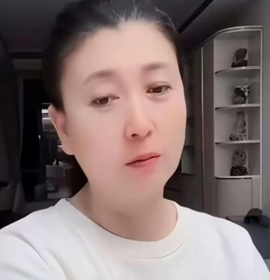 闫学晶没想到，2026才刚刚开年，老搭档冯巩就给自己狠狠上了一课