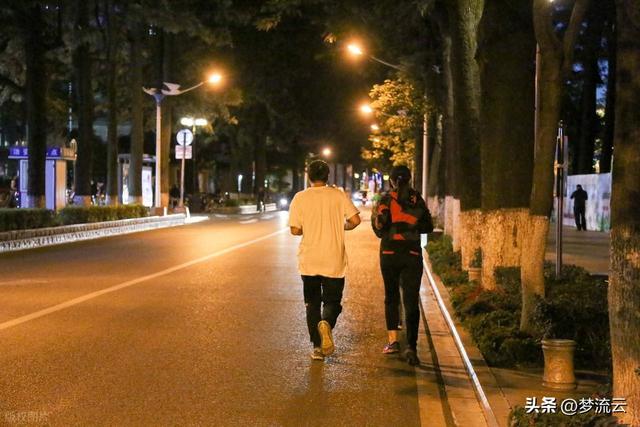 紧急通知：夏天爱跑步的人注意了。