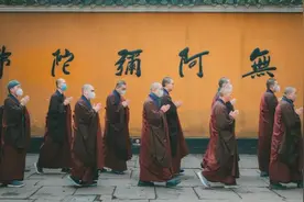 界诠法师怒批居士乱穿衣现象：居士就是居士，僧人就是僧人图片