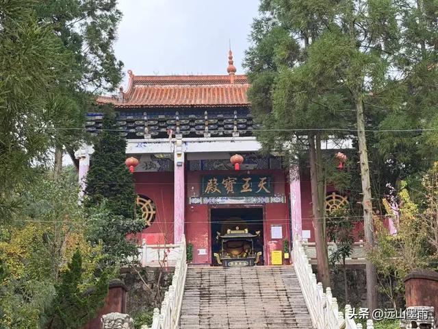 周末徒步,走昆明嵩明的灵云山,游法界寺、走森林步道,休闲惬意