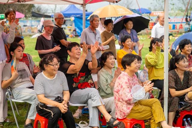 “再热也挡不住！” 这个国庆，游客和临安的山水NPC玩嗨了