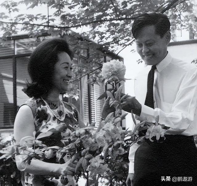 杨振宁因病逝世！刚过完103岁生日，最后一次亮相是为妻子庆生
