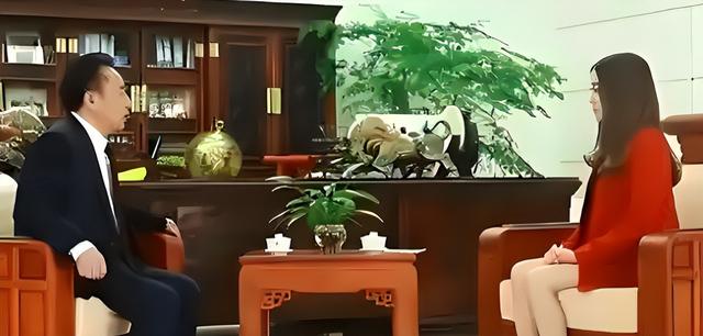 包养多名情妇，生下11个私生子，70多岁潜逃时仍要生娃！他是谁？