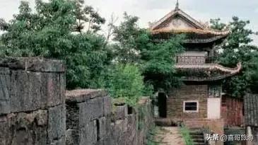 凤凰古城：沱江烟雨里的千年遗梦
