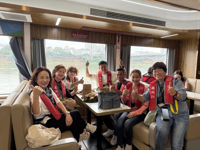 乐山大佛“国际范儿”：马来西亚首发团来了！