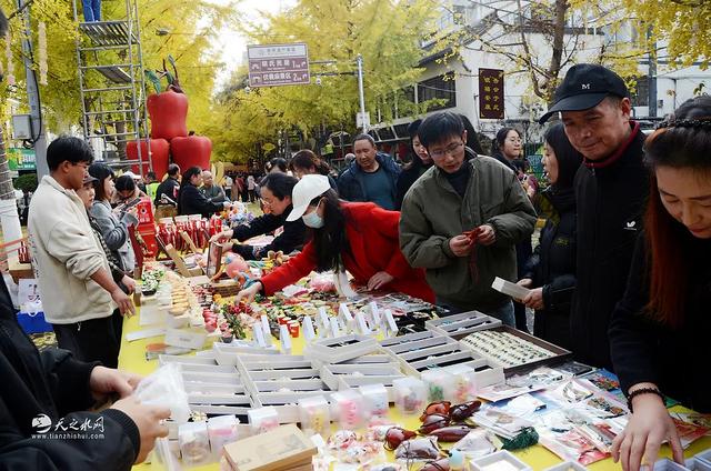 天小仙文创亮相天水黄金大道,为古城注入新活力