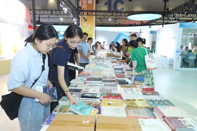 多图刷屏！欢迎来玩！国际数博会、全民阅读大会第二日人气飙升