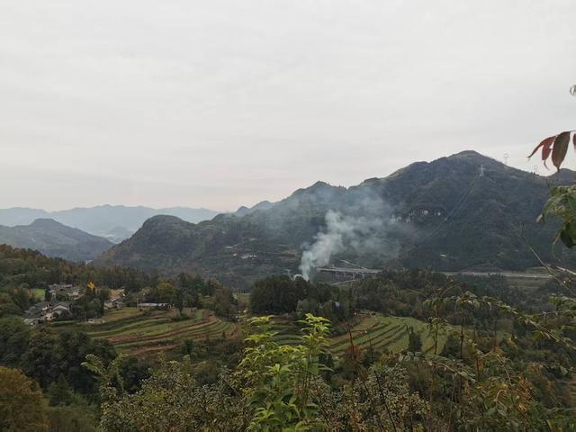 遵义绥阳：深山秘景“崖上秋歌”