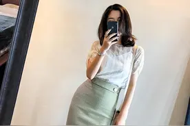 和女儿相亲，结果把她妈妈当成了对象，哈哈哈都怪阿姨太年轻了图片