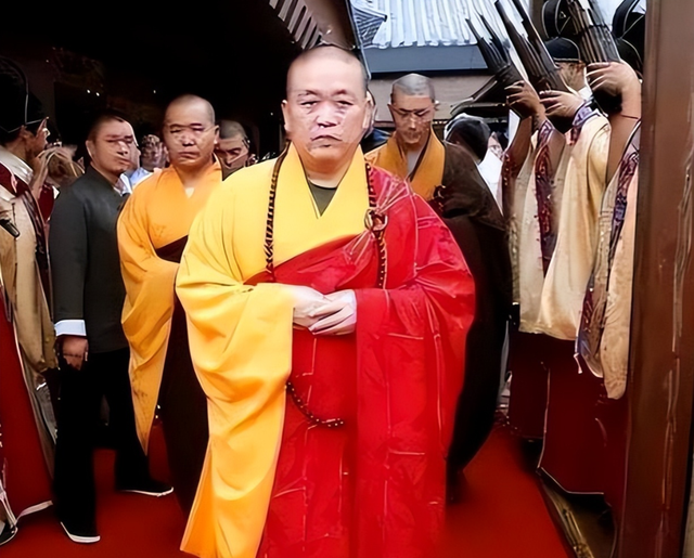 不可一世的释永信，终走到了今天！伴随他的三个疑问是时候解开了