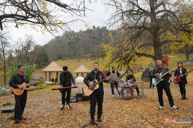 千年银杏映江峡 一曲歌谣醉山村 徽县本土乐队唱活家乡美