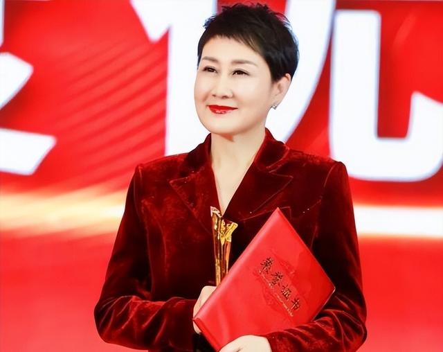 没想到，63岁张凯丽，因九三阅兵上的一个动作，再次实现口碑暴增