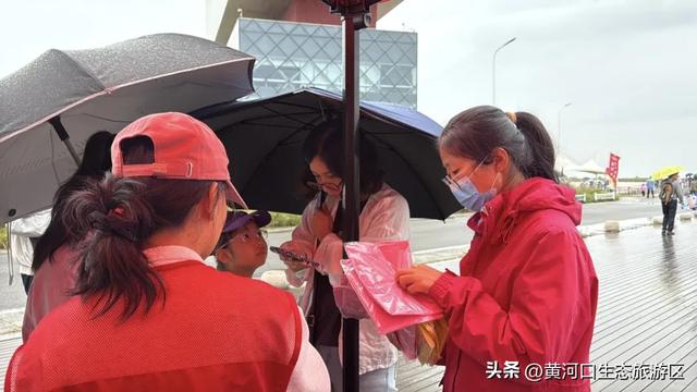 【情满双节游东营】黄河口生态旅游区游人如织，沉浸式体验国庆氛围