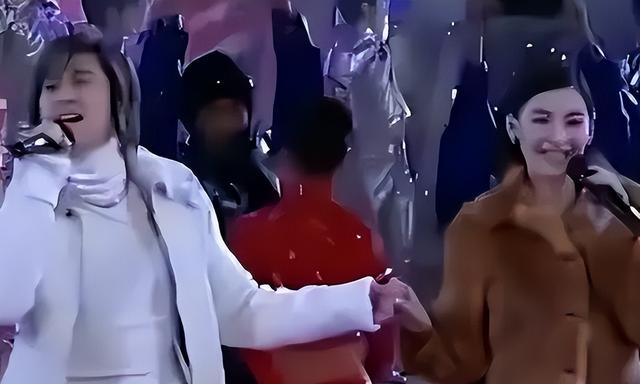 那个连登14次春晚的歌坛巨星，如今家产被拍卖住进养老院？