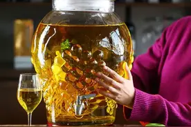 老公偷偷泡了一坛酒，半年后全家抢着喝！配方今天公开了图片