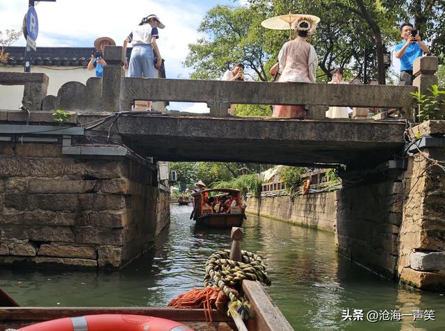 平江路的石桥，百年千年桥，千年万年路，万年亿年情