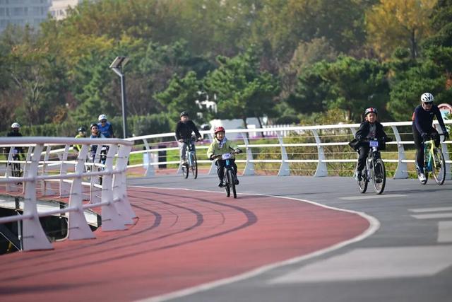 今天，骑遇日照，出发！他们共赴最美秋日！