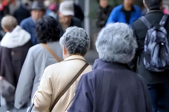 中国将迎来前所未有的死亡高峰，专家得出答案：主要3个因素导致