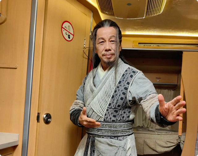 梁小龙去世不到24小时，恶心的一幕发生了，成龙发文吊唁字字催泪