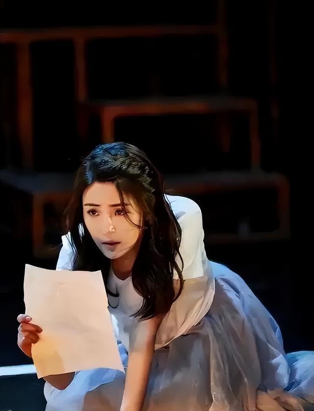 原来她是张凯丽女儿，16岁演女一号，如今在《老舅》里惊艳所有人