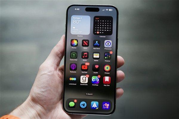 iPhone 17邀请函疯传，超薄机身遭吐槽，eSIM真能取代实体卡？