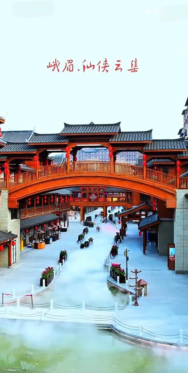 峨眉山前新开发的文旅项目人气旺盛，可我目睹却人气低落