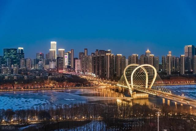 东北唯一的新一线城市，未来发展前景很广阔，更是一个旅游好去处