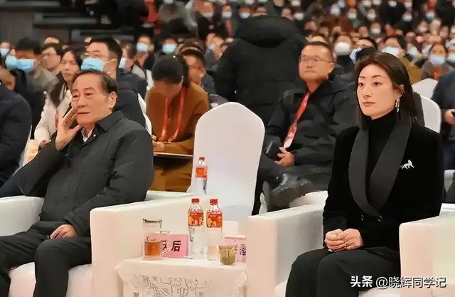 官媒发文！宗馥莉再破天花板，让亲叔宗泽后和整个商界沉默了