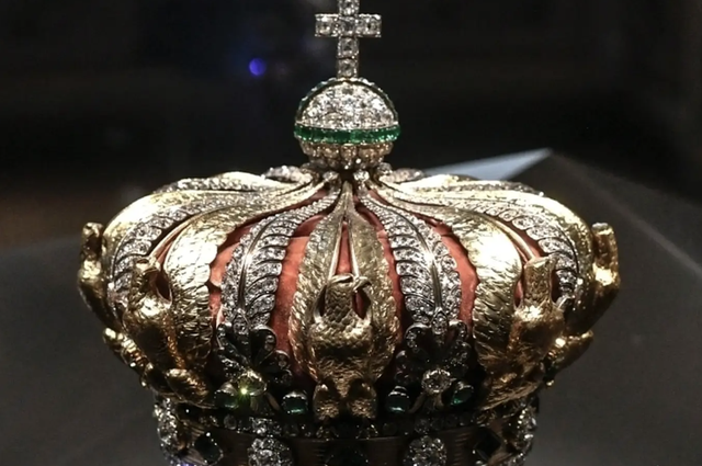 7分钟破卢浮宫7亿安保！9件皇室珠宝被抢，真凶是“粉红豹”？