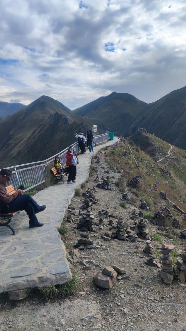 爬拉萨南山公园