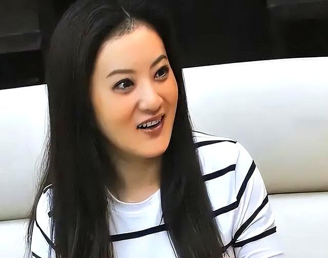 “小婉君”金铭现状，个子太矮，事业受挫	，单身未婚未孕