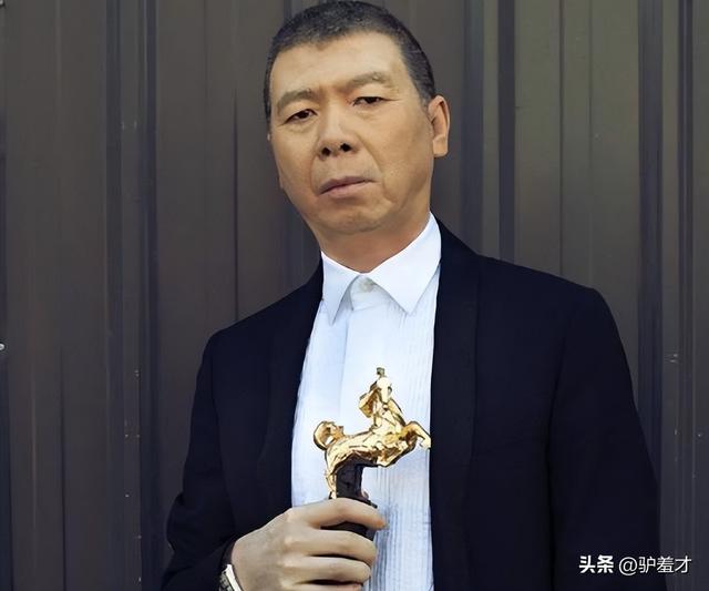 徐帆回应离婚5个月	，冯小刚近况曝光，他的“小心思	”再藏不住了