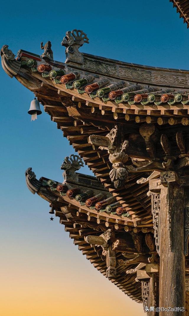 武帝题辞处，飞檐挂铜铃，运城古楼惊艳众人