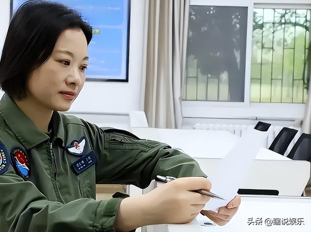 阅兵女机长身份曝光！私生活被扒牺牲太大，老公不简单，央视点名