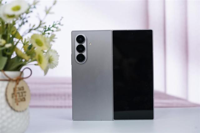 215克全球最轻！三星Galaxy Z Fold7全面评测：新一代折叠霸主诞生