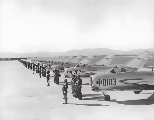 攻不了也守不住？中国空军在西藏上空，被印度空军欺负了足足40年