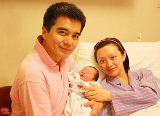 原来他们是夫妻，《许我耀眼》他4婚娶小12岁娇妻，老婆像梅艳芳