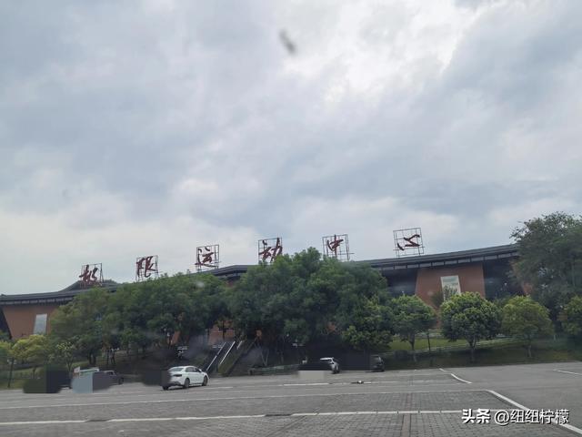 重庆这个景区是大人小孩共同的乐园，有极限运动中心还有滑雪馆